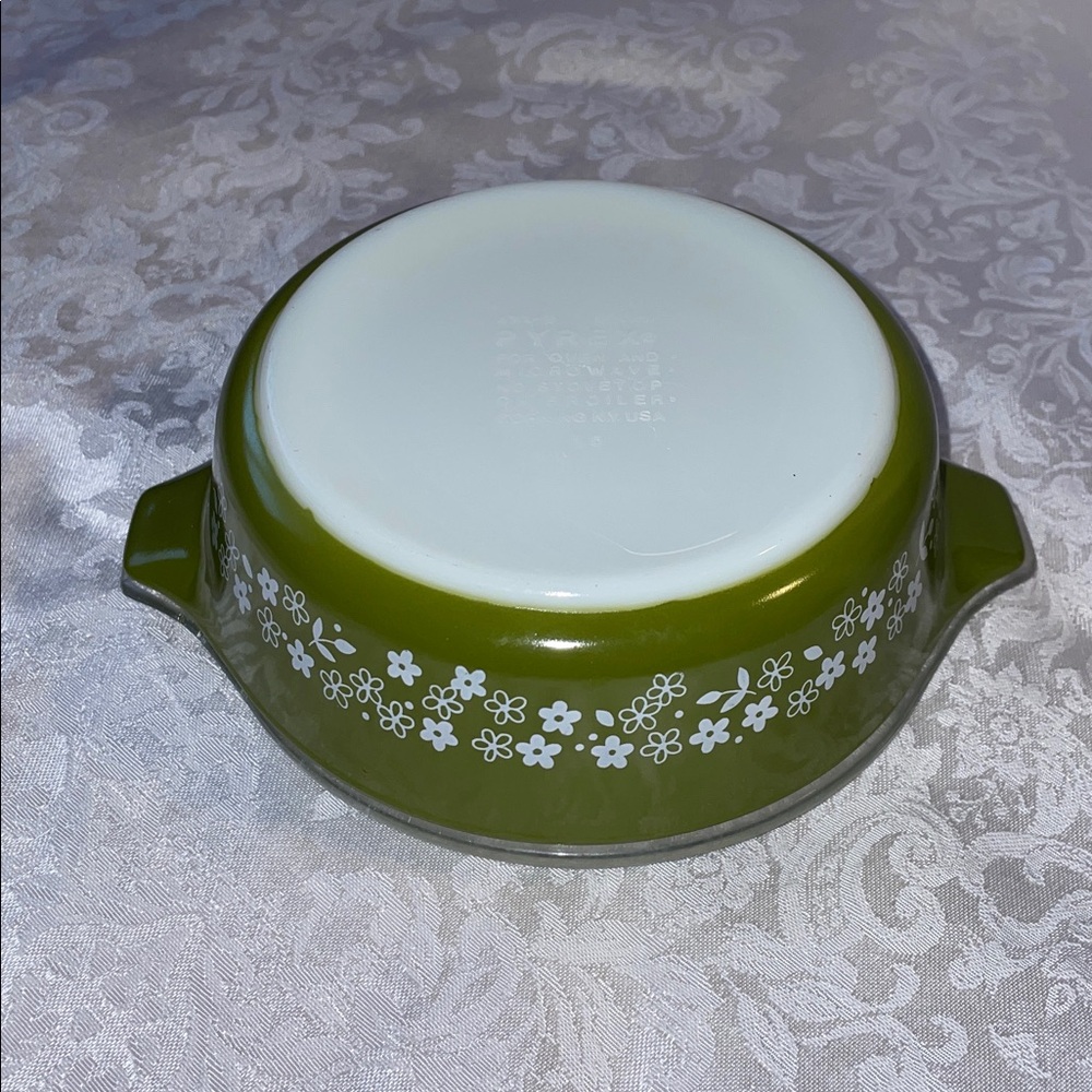 Vintage Pyrex Green & White Floral Baking Dish with Lid.  1970’s. - Picture 3 of 5